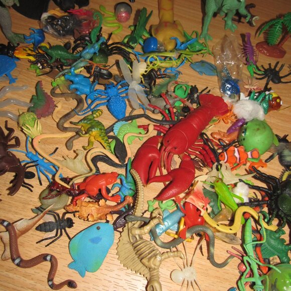 140+ Plastic Animal Figures Dinosaurs Jungle Sea Creatures Insects Spiders Mix - Picture 3 of 5